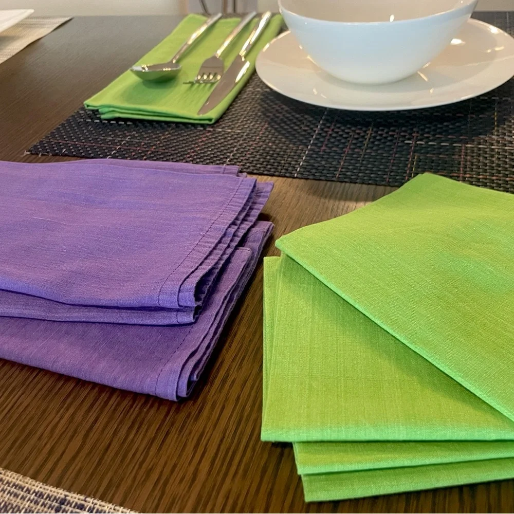 Crate & Barrel 8 Dinner Napkins
